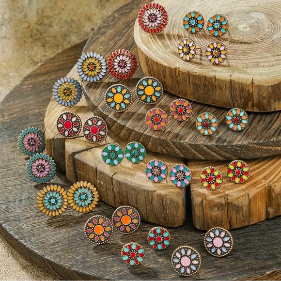 ⭐️ 5 for $25 Bohemian Floral Stud Earrings in Antique Bronze Finish - Picture 3 of 6